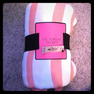 Victoria’s secret new pink white black blanket